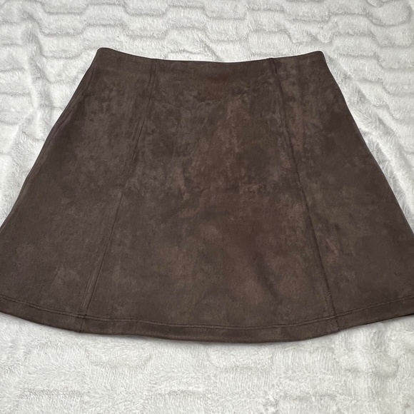 Super soft and cute button front gray suede skirt - Picture 1 of 5